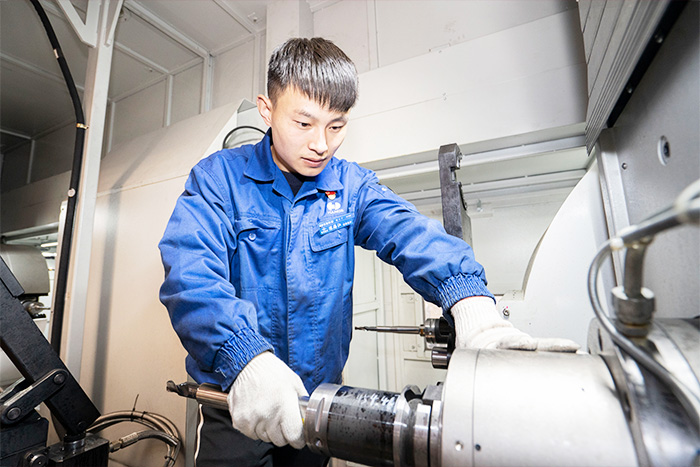 汉德车桥员工陈海江荣获“陕西省五一劳动奖章”